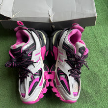 Load image into Gallery viewer, Balenciaga Tracks Size 39
