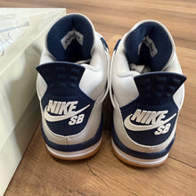 Load image into Gallery viewer, Jordan Navy SB 4s Size 7.5
