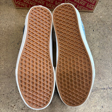 Load image into Gallery viewer, Vans Bleached Denim Old Skools Size 9
