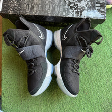 Load image into Gallery viewer, Nike Black White LeBron 14s Size 8
