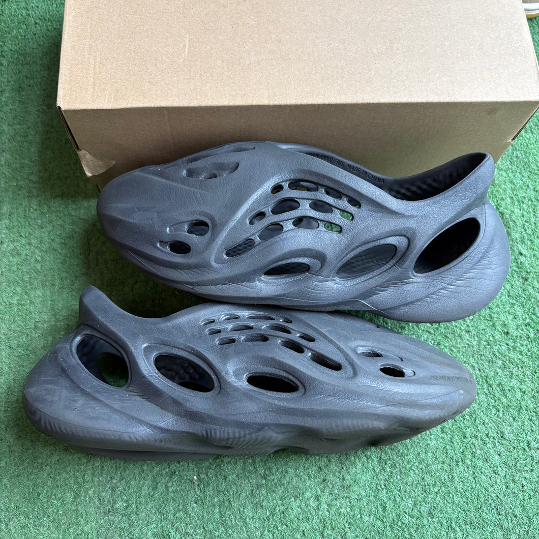 Yeezy Onyx Foam Runners Size 9
