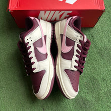 Load image into Gallery viewer, Nike Valentines Day Low Dunks Size 10
