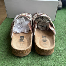 Load image into Gallery viewer, Octavious Marks Clogs Size 7/8
