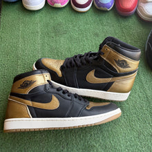 Load image into Gallery viewer, Jordan Metallic Gold 1s Size 11.5
