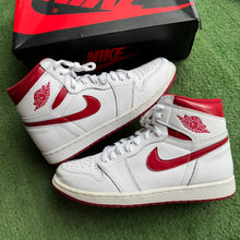 Load image into Gallery viewer, Jordan Metallic Red 1s Size 11
