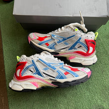 Load image into Gallery viewer, Balenciaga Runners Size 41
