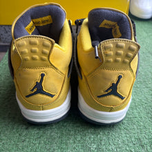 Load image into Gallery viewer, Jordan Lightning 4s Size 9.5
