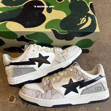 Load image into Gallery viewer, Bape SK8 STAs Size 7

