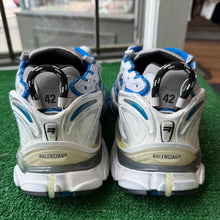 Load image into Gallery viewer, Balenciaga Runners Size 42
