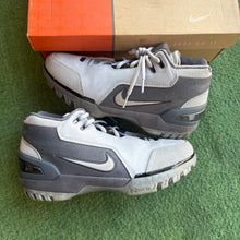 Load image into Gallery viewer, Nike Dark Grey Zoom Generations Size 9.5
