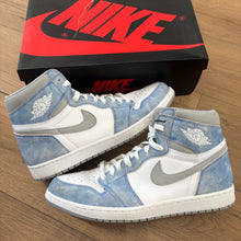 Load image into Gallery viewer, Jordan Hyper Royal 1s Size 11.5
