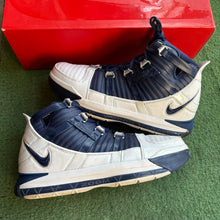 Load image into Gallery viewer, Nike LeBron Midnight Navy 3s Size 9

