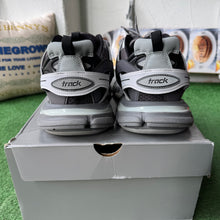Load image into Gallery viewer, Balenciaga Tracks Size 45
