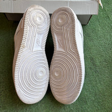 Load image into Gallery viewer, Nike White Air Force 1s Size 7.5
