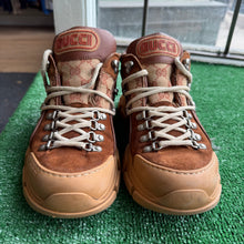 Load image into Gallery viewer, Gucci Flashtreks Size 8.5UK
