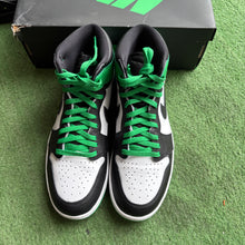 Load image into Gallery viewer, Jordan Lucky Green 1s Size 10.5

