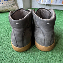 Load image into Gallery viewer, Maison Margiela Mid Gaits Size 42
