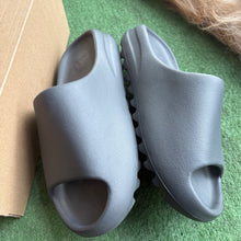Load image into Gallery viewer, Yeezy Granite Slides Size 8
