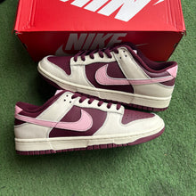 Load image into Gallery viewer, Nike Valentines Day Low Dunks Size 10
