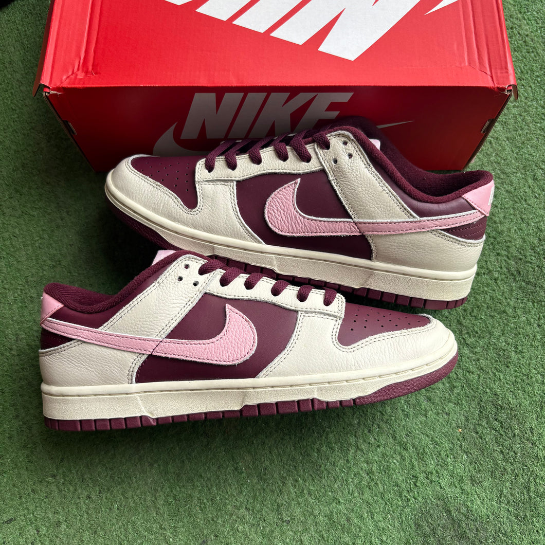 Nike Valentines Day Low Dunks Size 10