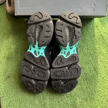 Load image into Gallery viewer, New Balance Black Teal 1000s Size 9
