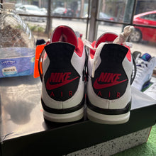 Load image into Gallery viewer, Jordan Fire Red 4s Size 9
