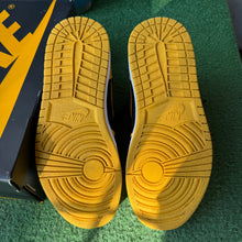 Load image into Gallery viewer, Jordan Pollen 1s Size 7.5
