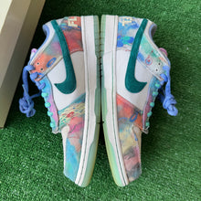 Load image into Gallery viewer, Nike SB Futura Low Dunks Size 9.5
