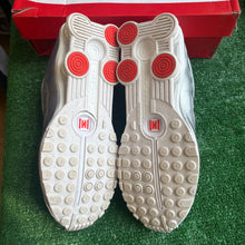 Load image into Gallery viewer, Nike Shox R4 Size 11W/9.5M
