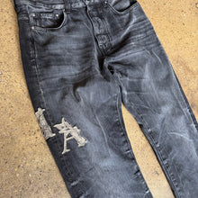 Load image into Gallery viewer, Amiri Denim Size 30
