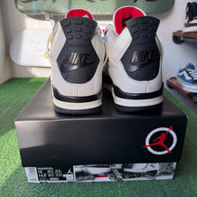 Load image into Gallery viewer, Jordan Flight Club 4s Size 13
