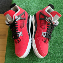 Load image into Gallery viewer, Jordan Toro 4s Size 9
