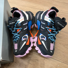 Load image into Gallery viewer, Balenciaga Tracks Size 38
