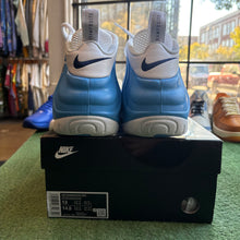 Load image into Gallery viewer, Nike UNC Foamposite Pros Size 13
