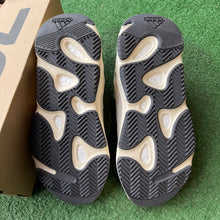 Load image into Gallery viewer, Yeezy Analog 700s Size 8
