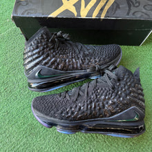 Load image into Gallery viewer, Nike LeBron Global Currency 17s Size 9
