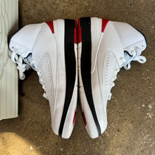 Load image into Gallery viewer, Jordan Chicago 2s Size 9.5
