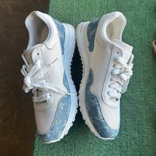 Load image into Gallery viewer, Louis Vuitton Runaways Size 8UK
