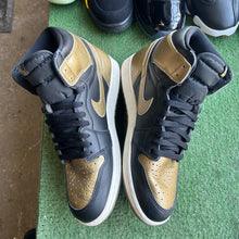 Load image into Gallery viewer, Jordan Metallic Gold 1s Size 12
