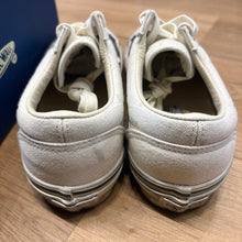 Load image into Gallery viewer, Vans Archive Flame LX Old Skools Size 7.5
