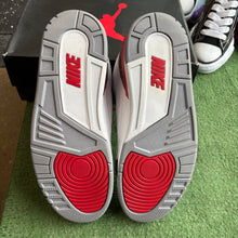 Load image into Gallery viewer, Jordan Fire Red 3s Size 12
