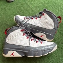 Load image into Gallery viewer, Jordan Fire Red 9s Size 11
