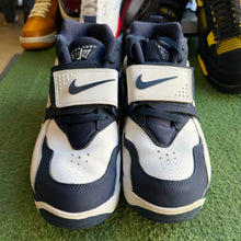 Load image into Gallery viewer, Nike Cowboys Air Diamond Turfs Size 11
