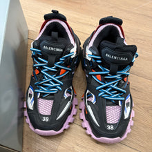 Load image into Gallery viewer, Balenciaga Tracks Size 38
