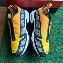 Load image into Gallery viewer, Nike Canyon Gold Air Max Sunders Size 12W/10.5M

