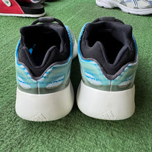 Load image into Gallery viewer, Yeezy Arzareth 700 V3s Size 10
