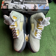Load image into Gallery viewer, Jordan Jade Horizon 5s Size 11
