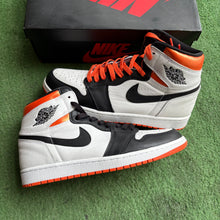 Load image into Gallery viewer, Jordan Electro Orange 1s Size 9.5

