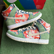 Load image into Gallery viewer, Nike SB Hawaii High Dunks Size 8
