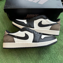Load image into Gallery viewer, Jordan Mocha 1 Lows Size 10.5
